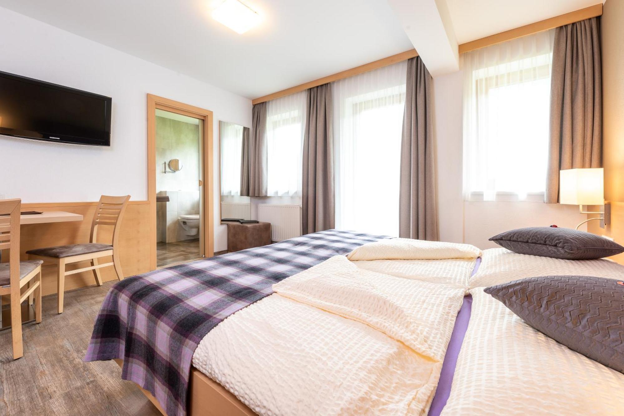 Alpenresort Thanner Mayrhofen Zimmer foto
